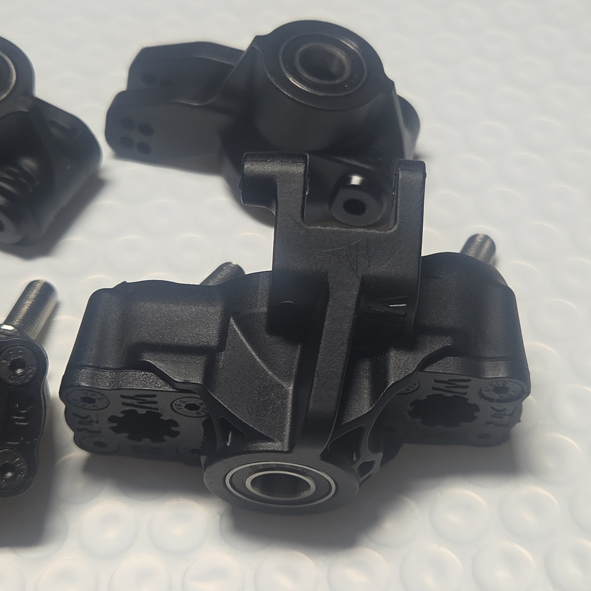 ARRMA Kraton 6S hub carrier and steering knuckle rear detail