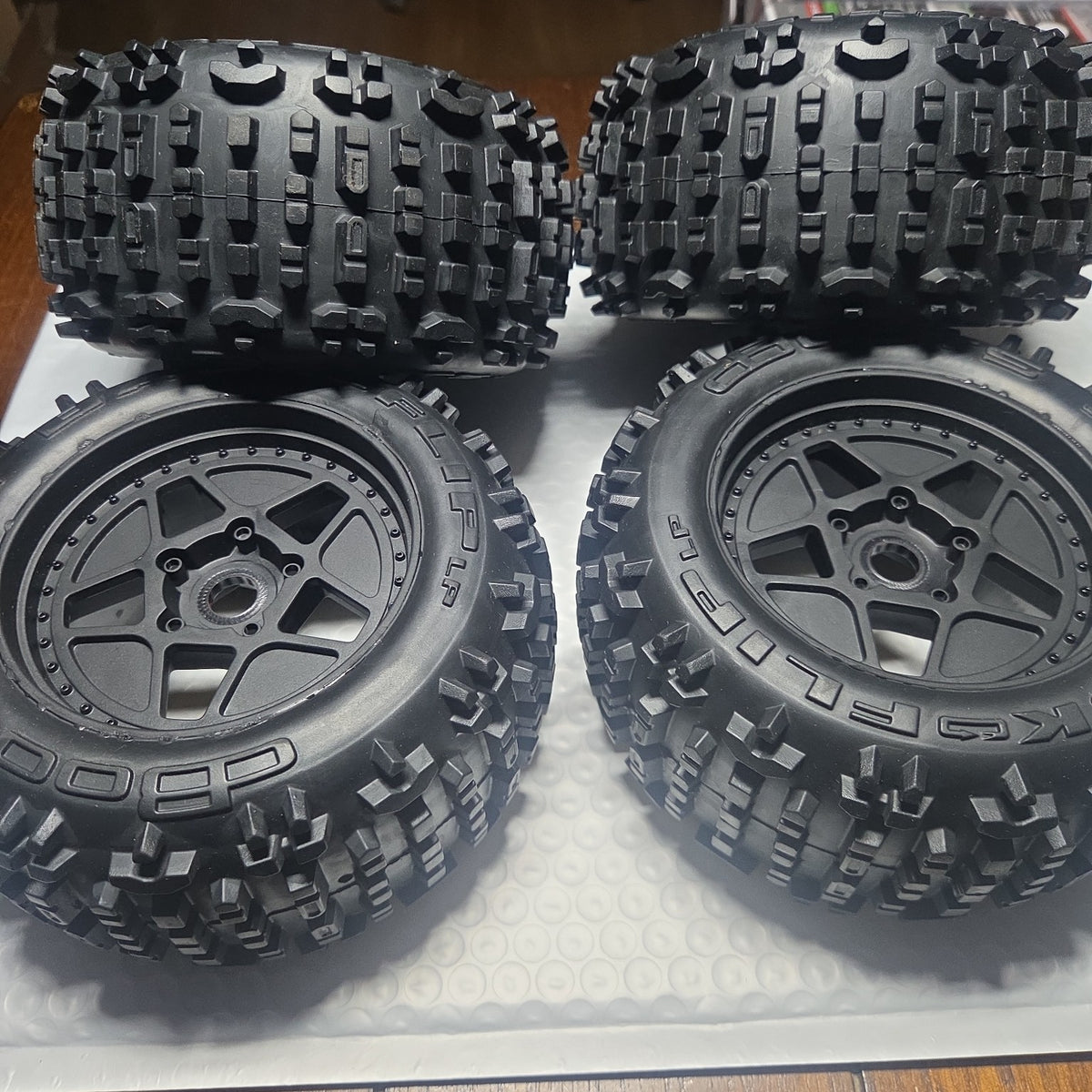 ARRMA Outcast 4S dBoots Backflip LP tire tread and wheel set new takeoff