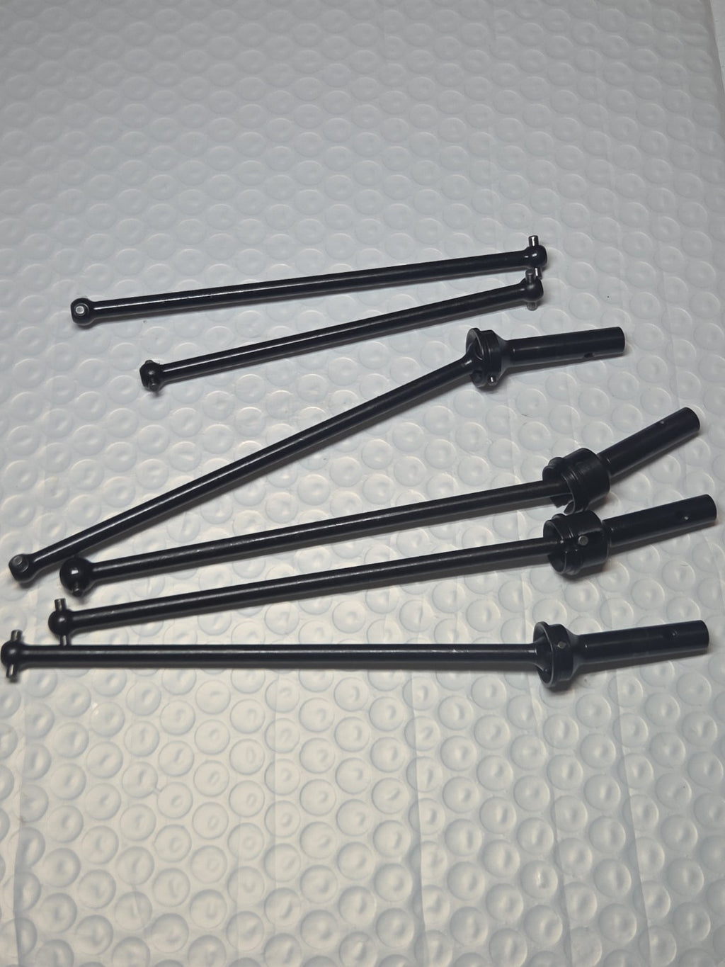 ARRMA Kraton 6S driveshafts and dogbones laid out