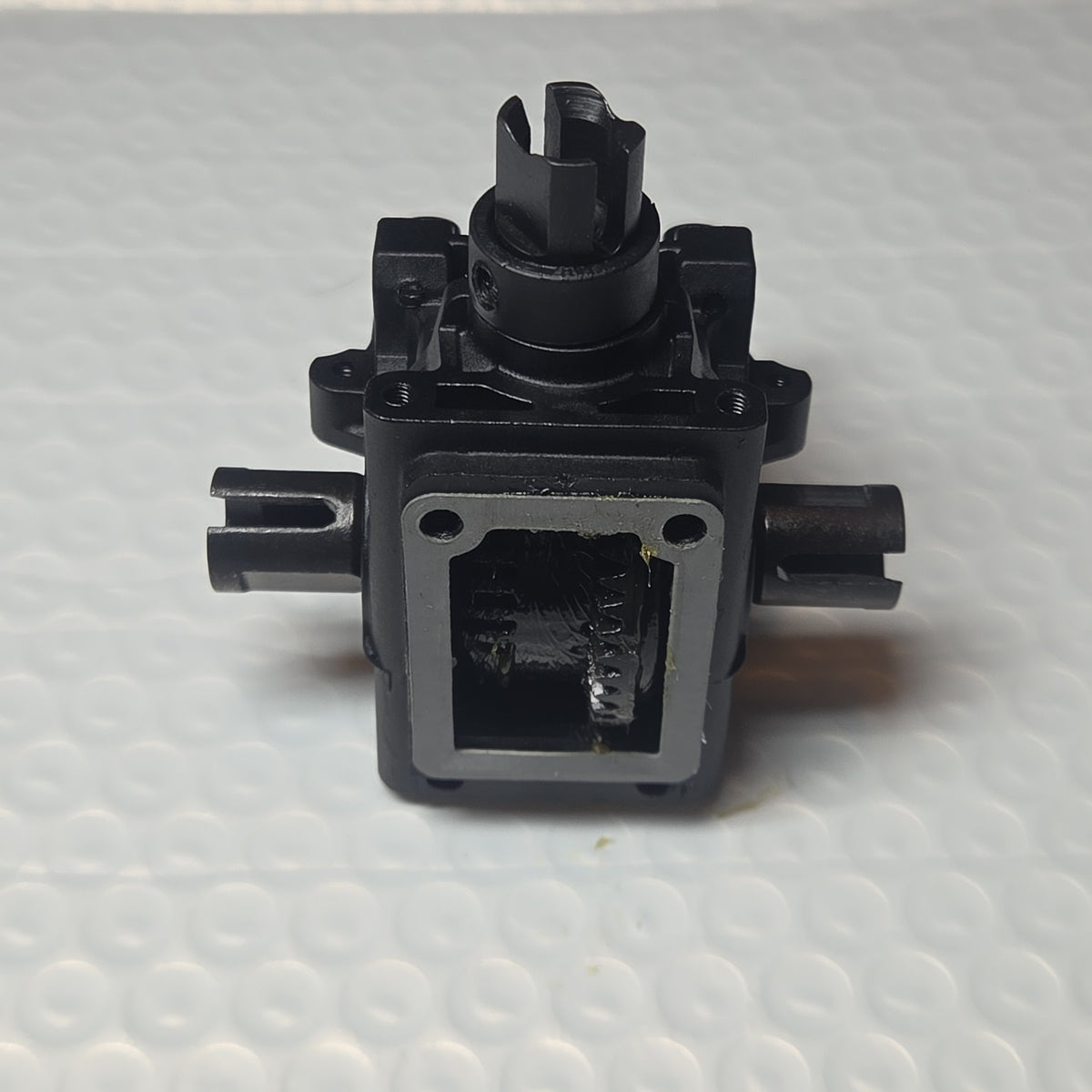 ARRMA Kraton 6S differential assembly open gear view