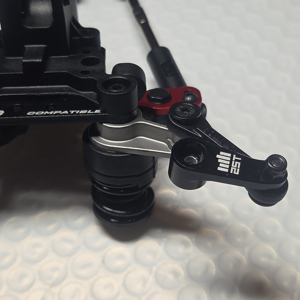 ARRMA Kraton 6S steering bellcrank and servo saver detail