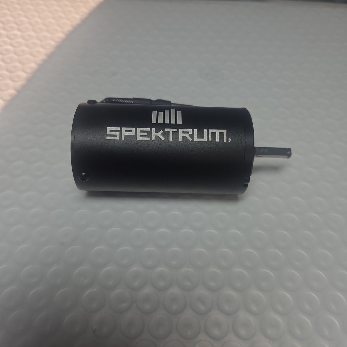 Spektrum Firma 2050Kv brushless motor SPMXSM1700 side view